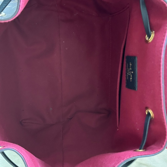 Louis Vuitton Montsouris PM - Picture 10 of 14